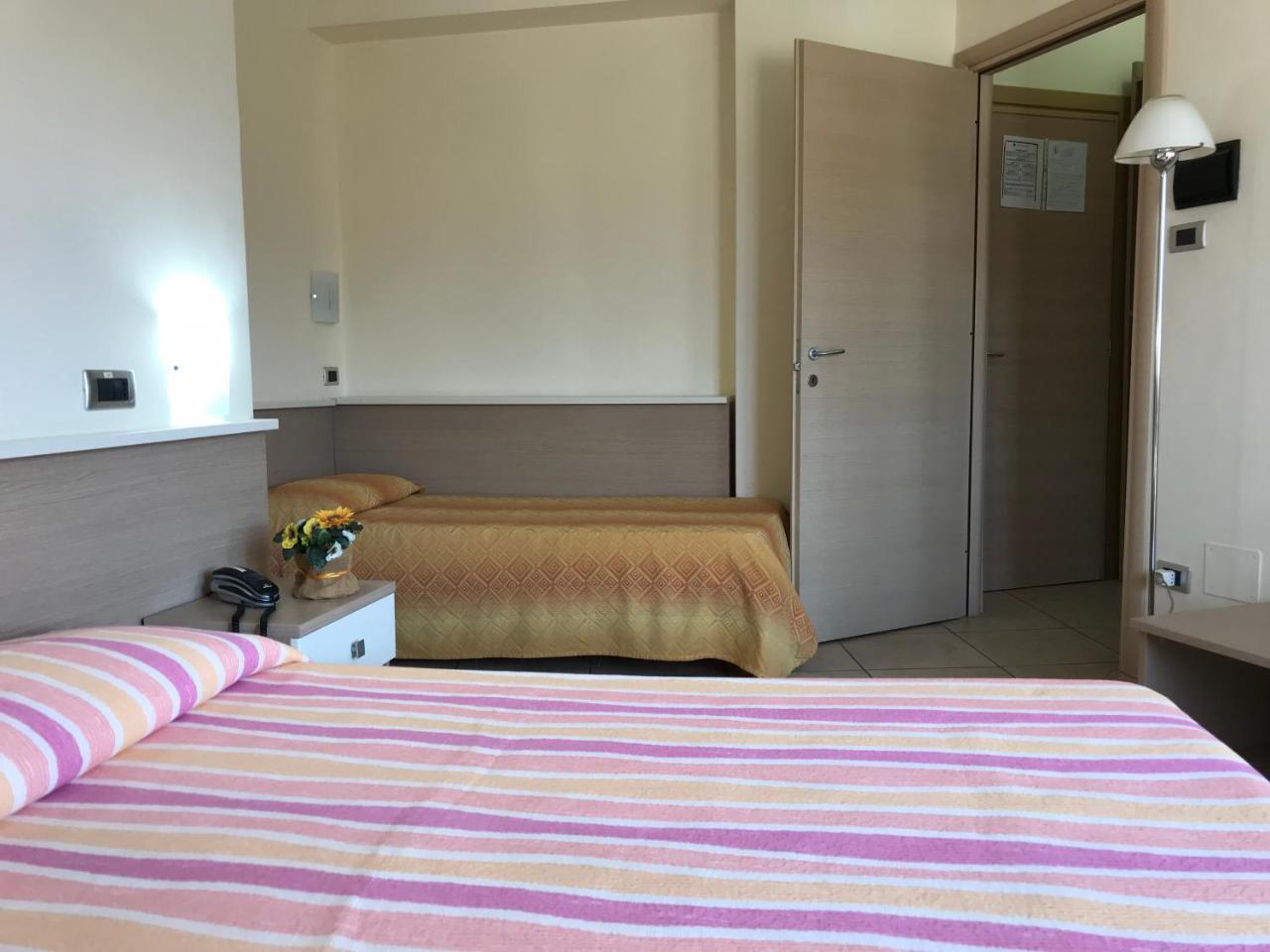 Hotel San Luca Rossano Bagian luar foto